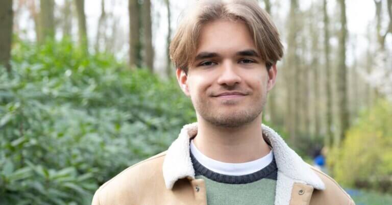 Is German Hard to Learn for English Speakers? A 2025 Guide with English Learning Ties